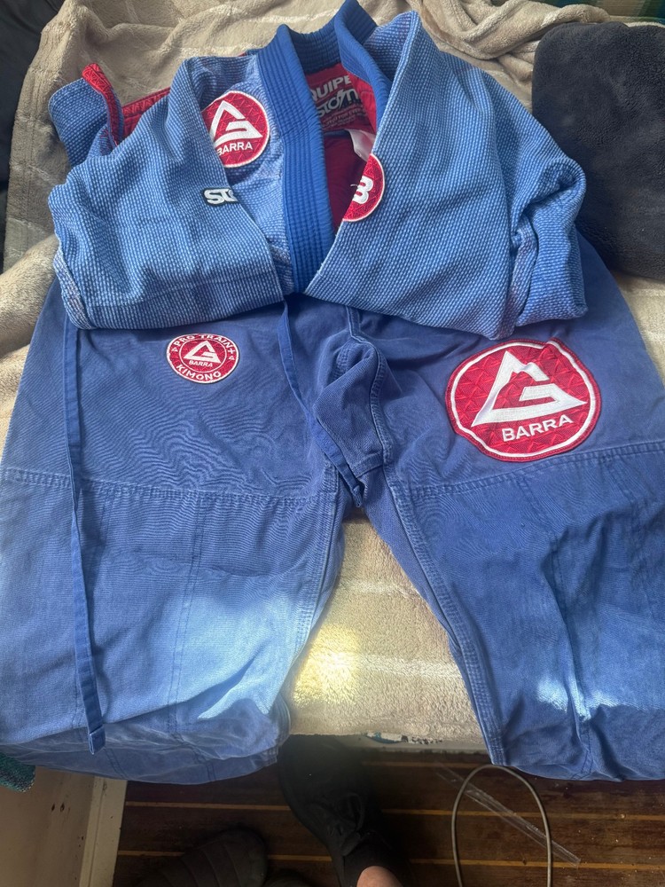 2 Gracie Barra gi Size A2 Plus 2 extra Jacket(A2) and Pants (A3) AND 4 RGs