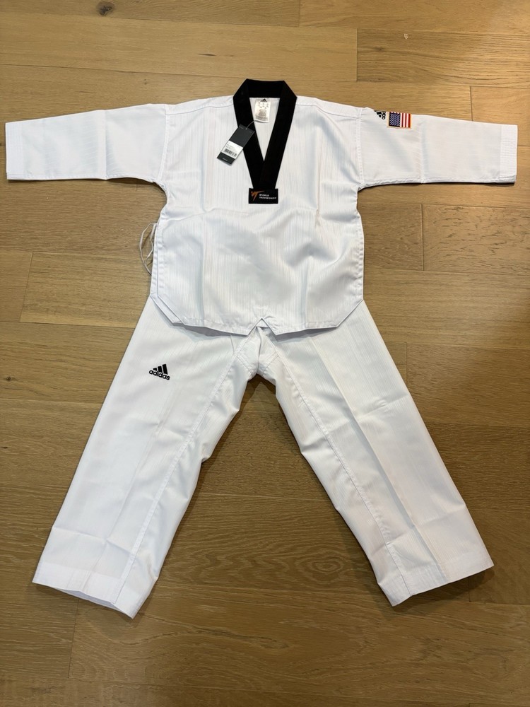 Adidas „Start” 3 Stripes Taekwondo Uniform Black V-Neck – Size 130