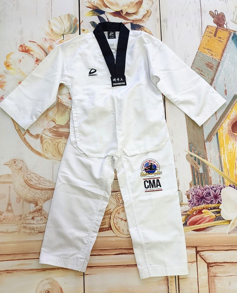 Dynamic Taekwondo Uniform Set Size 0/140 w/4 Belts 2 Headbands CMA TKD