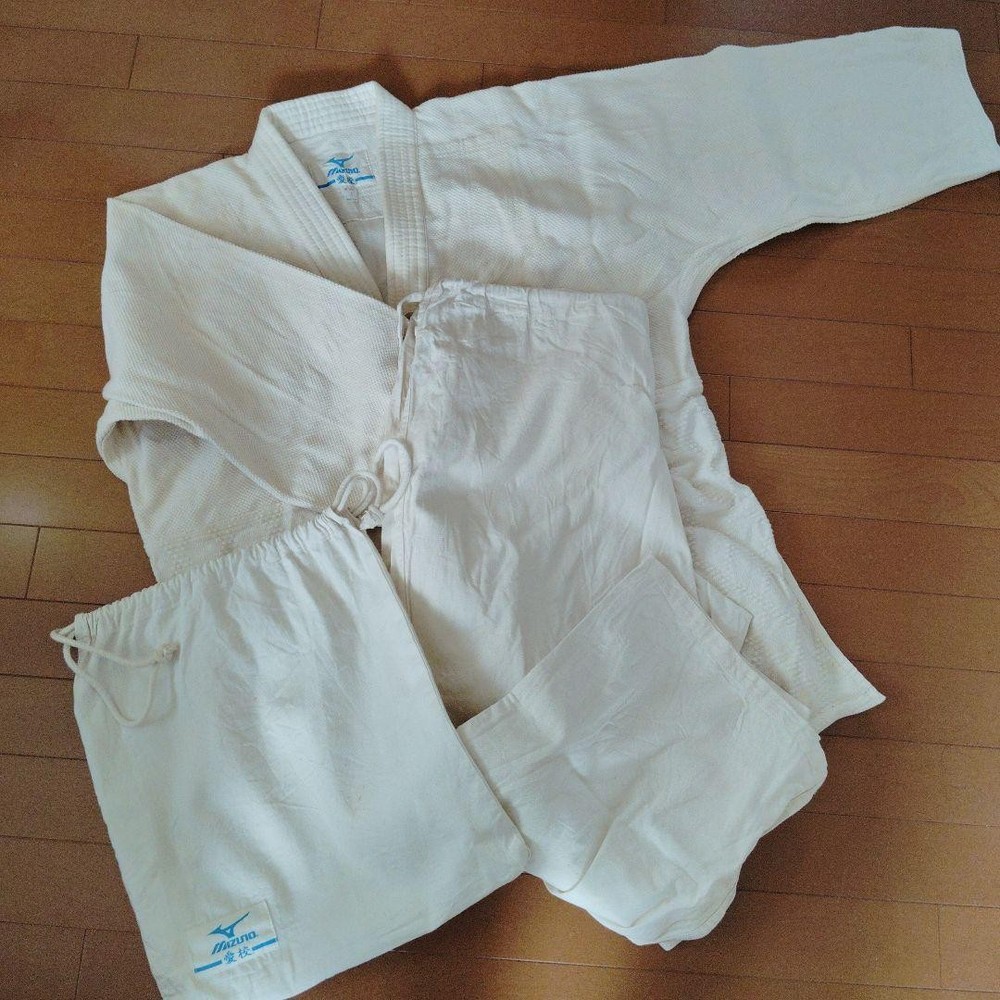 MIZUNO School Judo Uniform Set (Top And Bottom), Size 4, No Name Tag