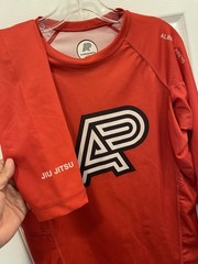 Preowned Albino & Preto Rash Guard size XL