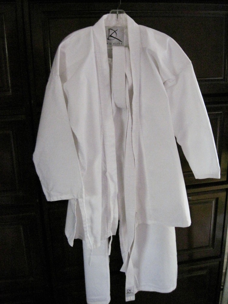 KD Elite Cotton/Poly White Martial Arts Uniform for Karate/Taekwondo 4/180