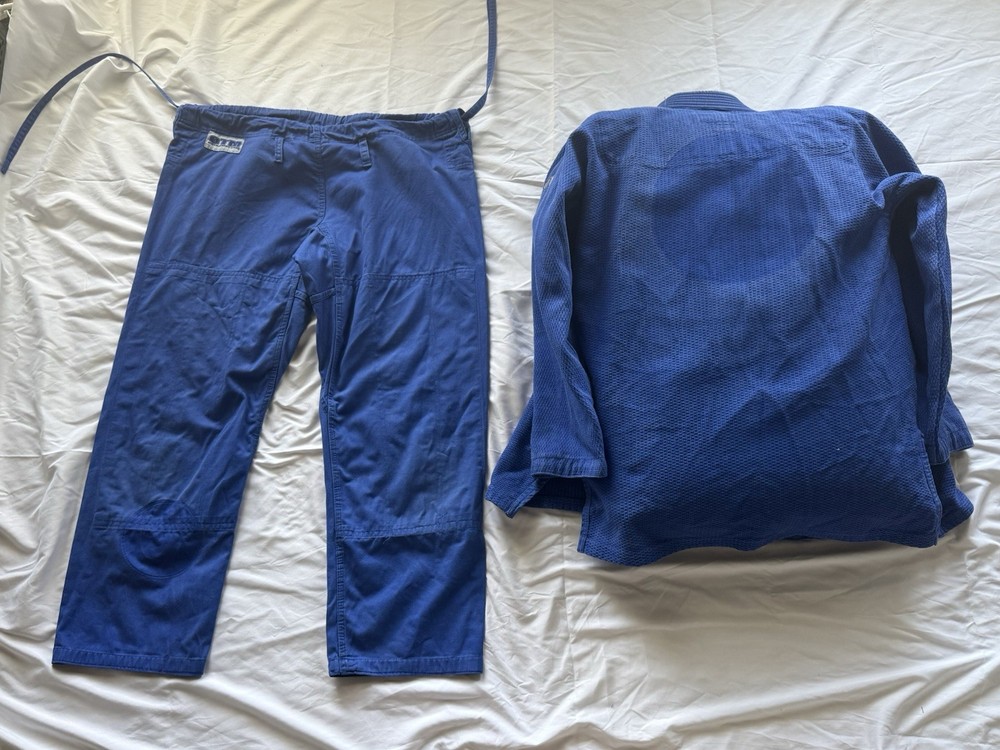 Brazilian Jiu Jitsu Gi – BBJ – OTM Fight Shop Light Weight Gi – A3 Blue