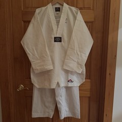 US Tae Kwon Do Center Dobok Size 4 White Top & Bottom