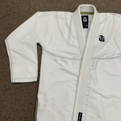 War Tribe Rival Jacket Jiu Jitsu Women’s Size W2 White BJJ Martial Arts Uniform