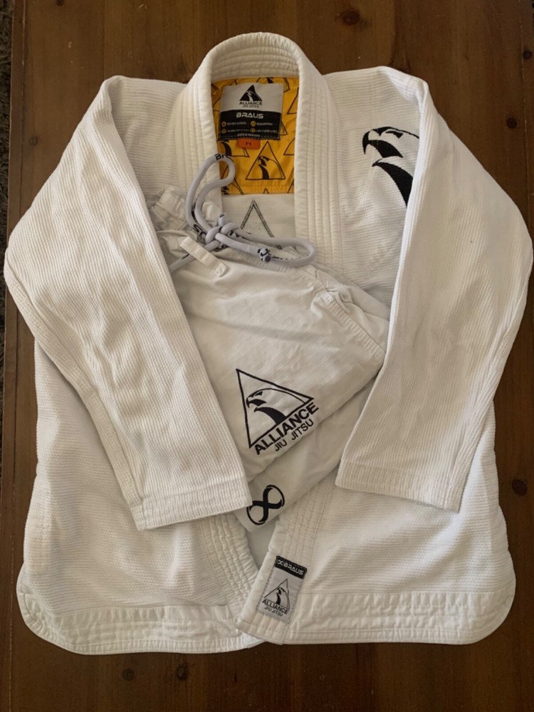 Alliance Jiu Jitsu Braus Female Gi F1 Top fits like an M4 (shrinkage) White