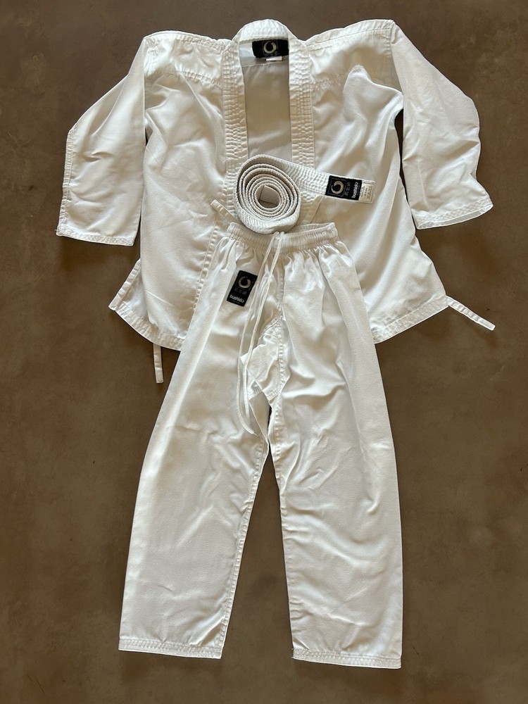 Bushido Karate Uniform The Essential Uniform Kids Sz S 0/140White Kimono Suit PO
