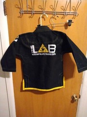 KIDS FUGI KIMONO/ GI TOP SZ. MO MMA lab no wear/ tear likeonew