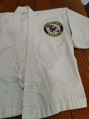 FUJI „Taekwondo America” Embroidered Youth White Karate Uniform Robe (Size 1)