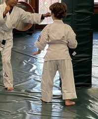 Gracie Jiu-Jitsu Classic Gi Size 00/120 (kids4-7)White BJJ MMA Kimono With Belt