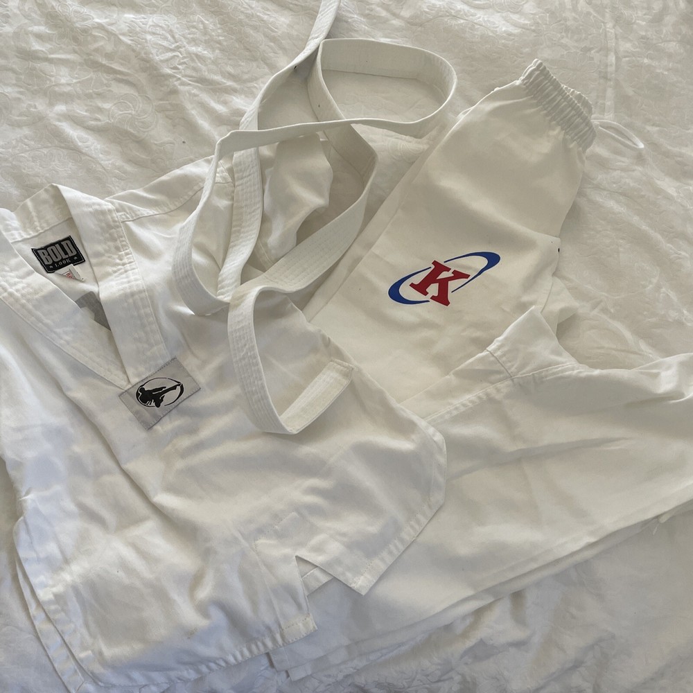Kids kicks karate uniform size 000 and 00 Sizes 4/5 4-piece Set