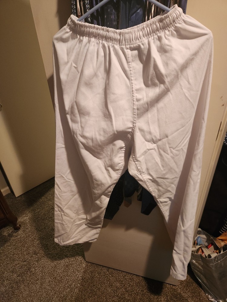 Karate Suit Gi Uniform Martial Arts Clothing for Training Competition Free Belt