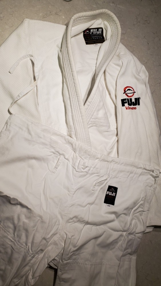 White Fuji Kimono A4 Pre-owned *Fast Ship*