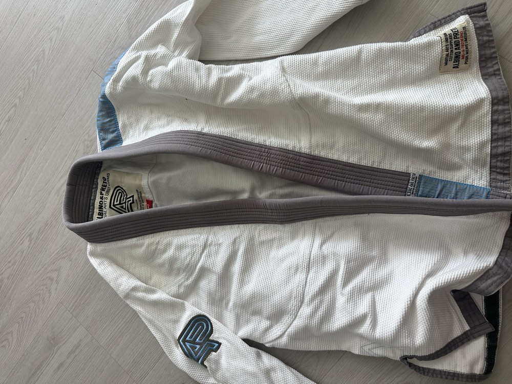 Albino and Preto A&P BJJ Brazilian Jiu-Jitsu Mat HB Gi White Size A0