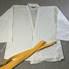 Century Martial Arts Karate Gi Top Adult Large A.K.K.A USA Logo + Yellow Belt