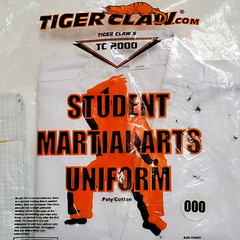 Tiger Claw Student Martial Arts Uniform TC2000 Series Kids Size 000 50 lbs 4′-0″