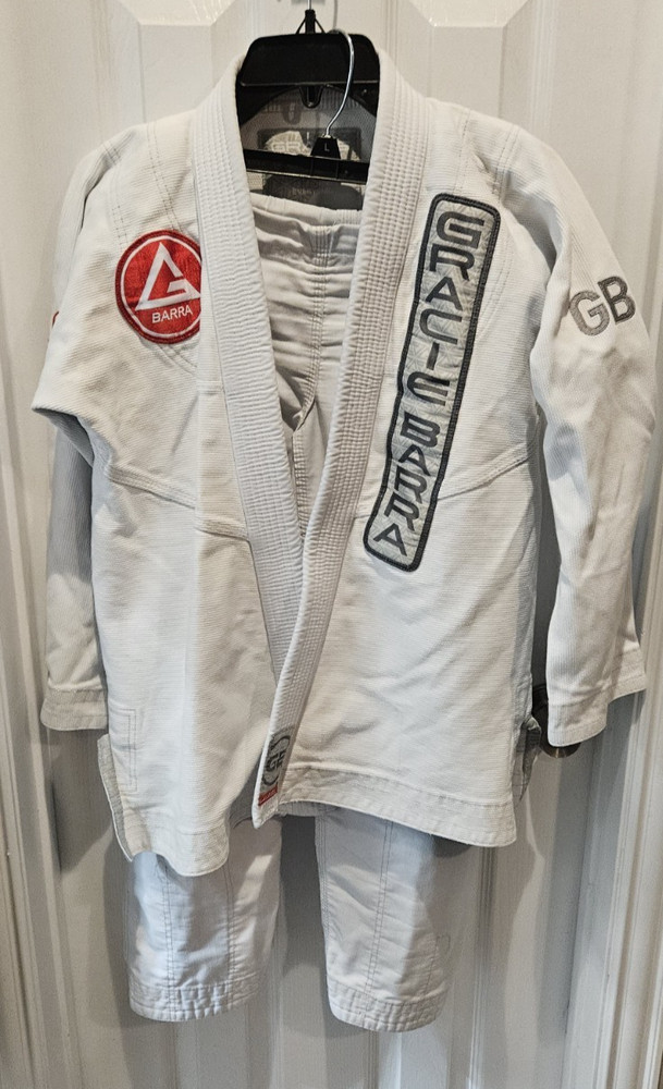 Gracie Barra White GI set Size AO