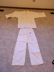 Century Martial Arts Uniform White 2 Piece Uniform Size 0-00 Student