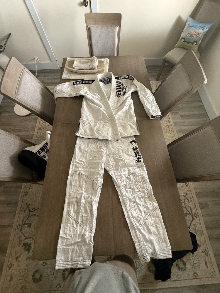 Venum Brazilian Jiu Jitsu/Judo Gi A2.5 Including Carrying Bag (Never Worn)