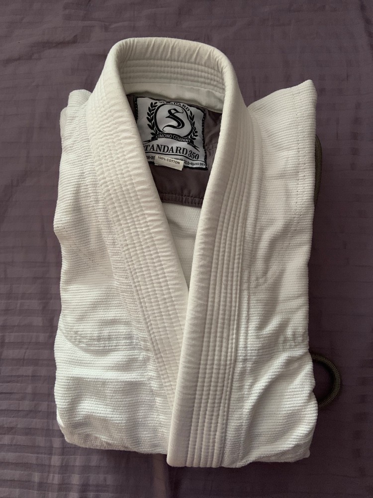 Standard 350 brand white jiu jitsu gi, size A1L