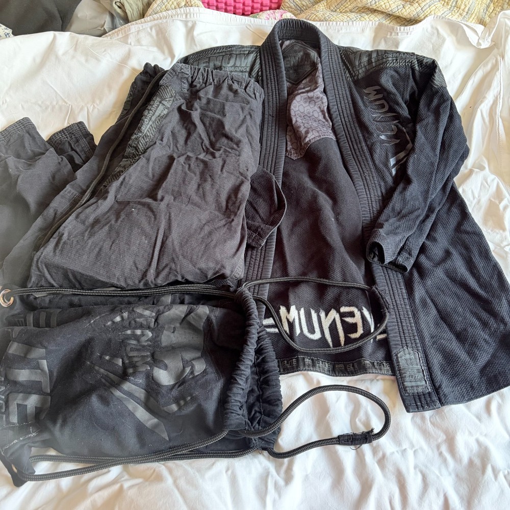 GUC Black Venum Elite BJJ Gi Jiu Jitsu Uniform & Bag (Size A2)