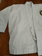 FUJI „Taekwondo America” Embroidered Youth White Karate Uniform Robe (Size 1)