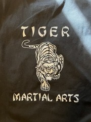 2 Martial Arts Karate Top & Jacket Size 4 Adult Kung Fu Tiger Black Bold Dynamic
