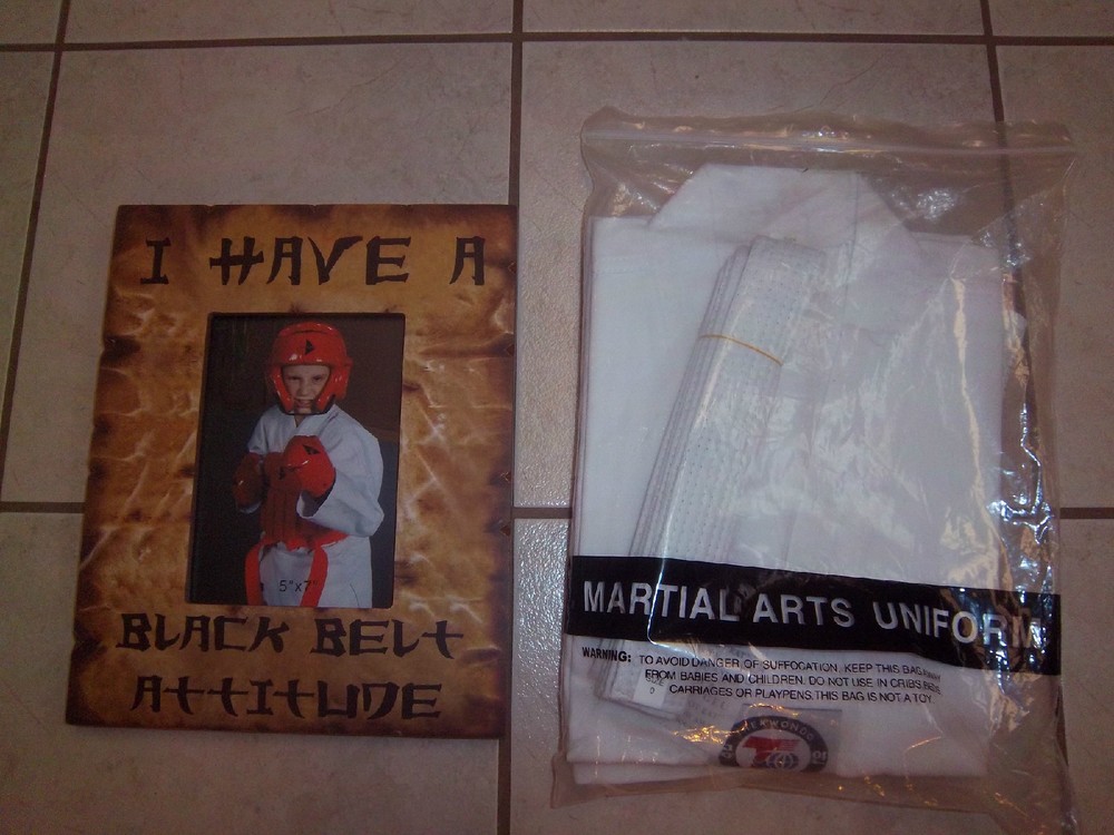 NEW – Taekwondo Martial Arts Uniform Size 0 & Black Belt Attitude Picture Frame