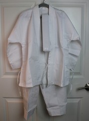 NEW in Package Kids White Cotton Bl Karate Uniform Gi Belt Included Size 0 6-8/M