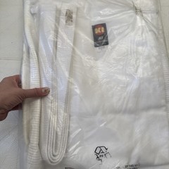 KI INTERNATIONAL KIMONO, KI WHITE HEAVY COTTON KARATE UNIFORM SIZE 6.