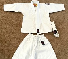 Karate Jiu-Jitsu White Gi Fuji Traditional High Quality Size C0 With Belt