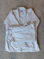Mizuno Judo Gi Uniform White Jacket & Pants Size Approx. 4 Very Good Condition