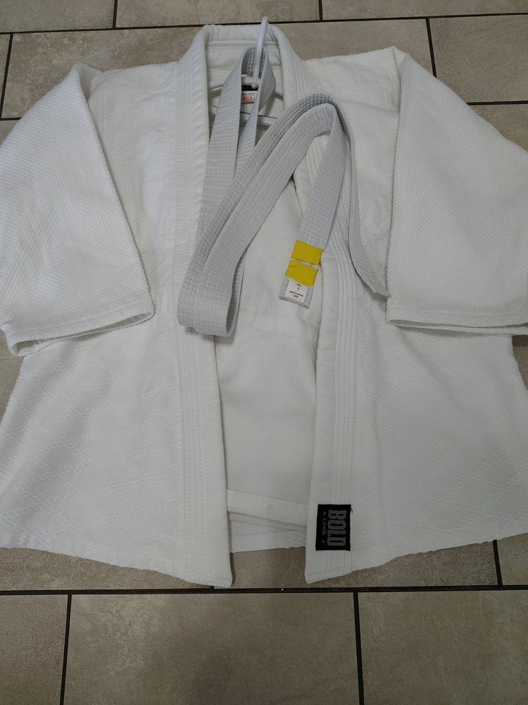 BOLD LOOK White Martial Arts Karate Uniform Pants Jacket Belt Size 1 Heavy Duty