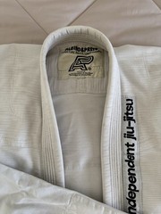 Albino & Preto Independent Jiu-Jitsu White Uniform