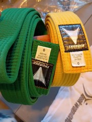 Taekwondo Network Pro Force Karate Uniform Size 00 With Pro Force Thunder Belts