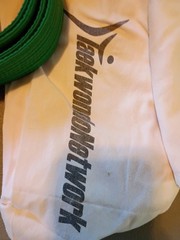 Taekwondo Network Pro Force Karate Uniform Size 00 With Pro Force Thunder Belts