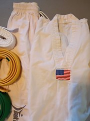 Taekwondo Network Pro Force Karate Uniform Size 00 With Pro Force Thunder Belts