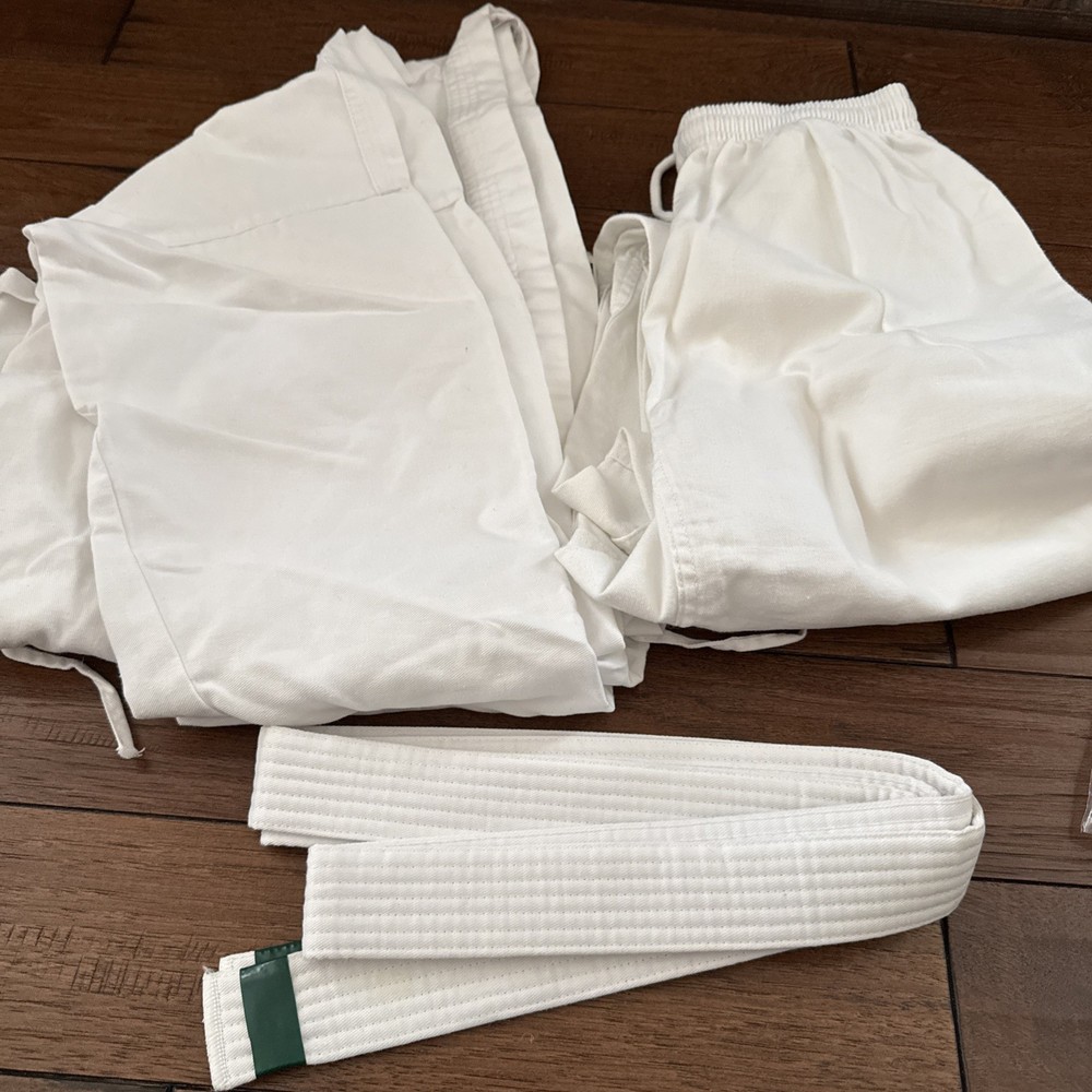 Century Martial Arts Uniform Size 3 White NEW Gi Karate Taekwondo Training Set
