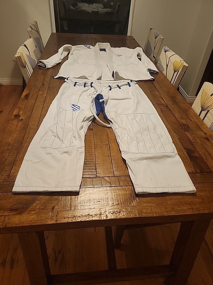 Sanabul Jiu Jitsu Gi And Pants (No Belt) Men’s Size 4A Blue And White 100%…