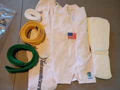 Taekwondo Network Pro Force Karate Uniform Size 00 With Pro Force Thunder Belts