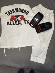 ATA Taekwondo White Uniform Gi Size 00 with Yellow Belt and Gloves