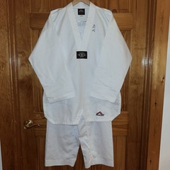 US Tae Kwon Do Center Dobok Size 4 White Top & Bottom