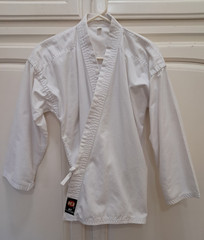 Ki International – Martial Arts Karate Jiu-Jitsu White Gi – Size 2/150