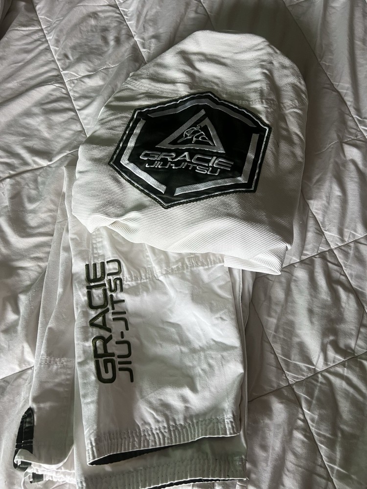 Gracie Jiu-Jitsu GI A3 – With Gym Bag