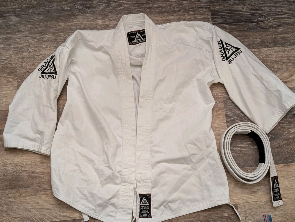 Gracie Jiu-Jitsu Official GI 1/ 140 Top White Belted MMA W/Bonus Belts