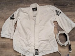 Gracie Jiu-Jitsu Official GI 1/ 140 Top White Belted MMA W/Bonus Belts