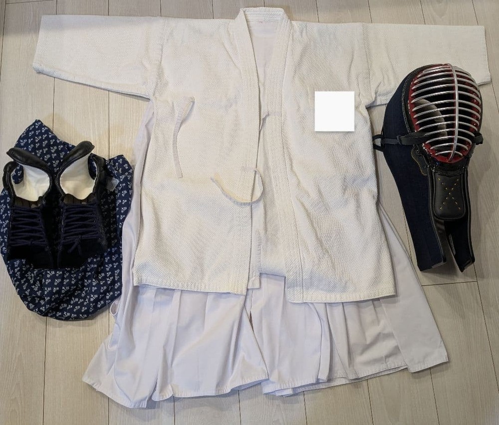Kendo Mask, Gauntlets, Judo Uniform (top And Bottom), And Bag Set For High