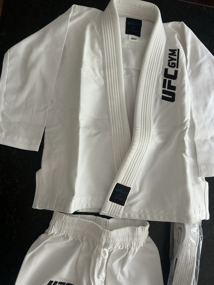 NEW! UFC Gym Jiu Jitsu Gi – Size M00 – White with Blue & Black Branding
