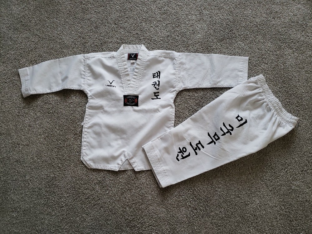 karate outfit kids white size 000/120, 2 pieces top and bottom