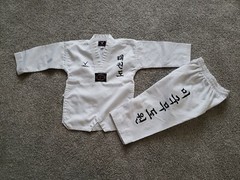 karate outfit kids white size 000/120, 2 pieces top and bottom